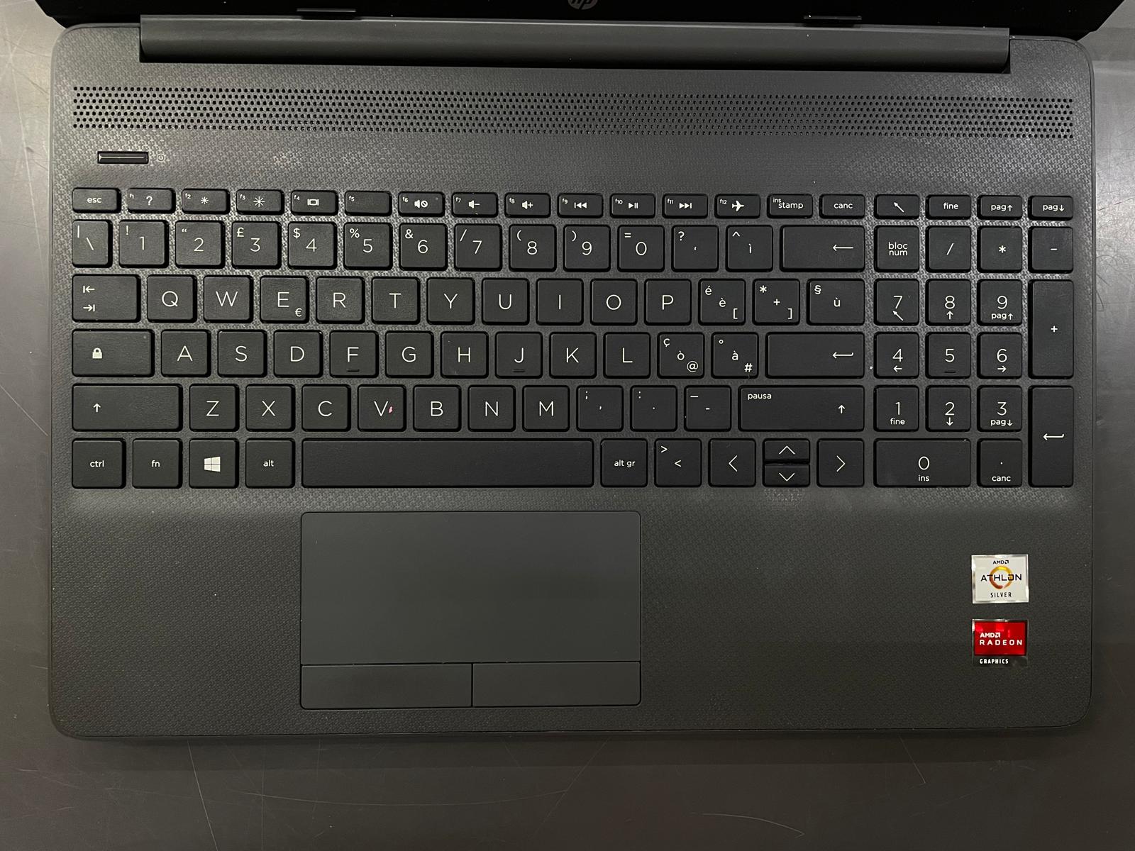 Notebook HP 15" Athlon Silver 8Gb 128Gb ssd - immagine 3