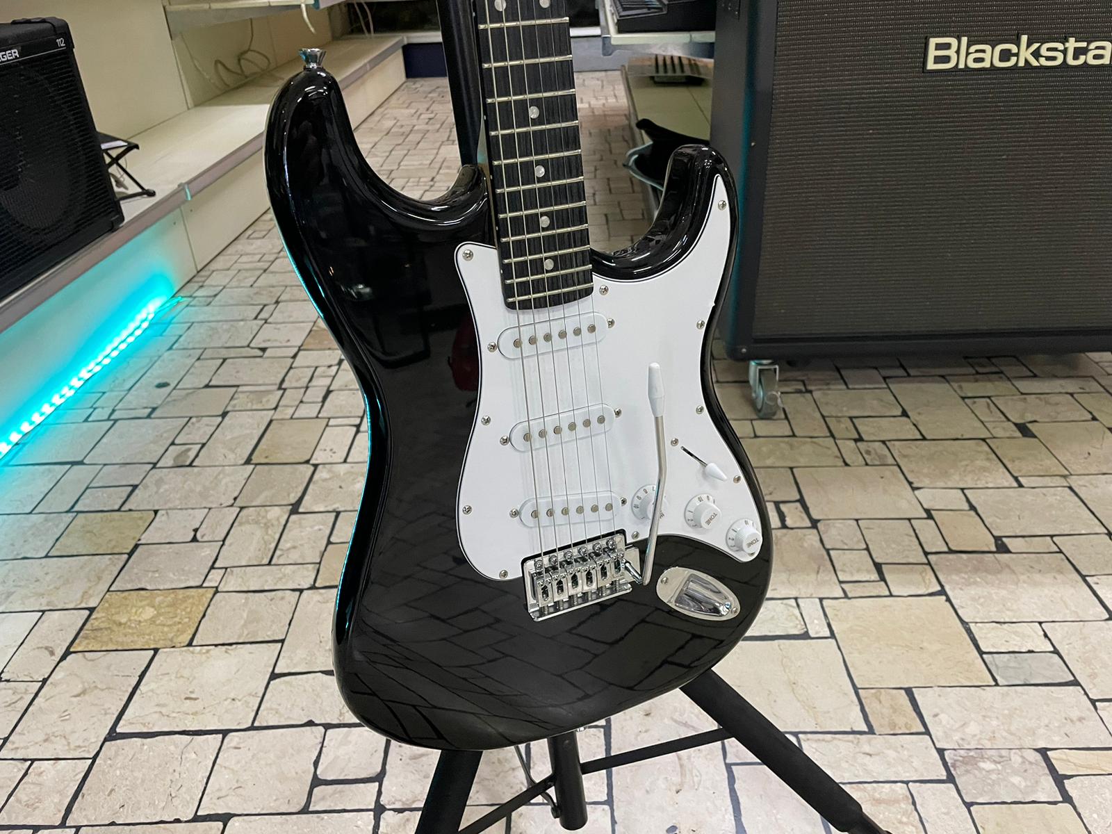 EKO S-300 Stratocaster Black