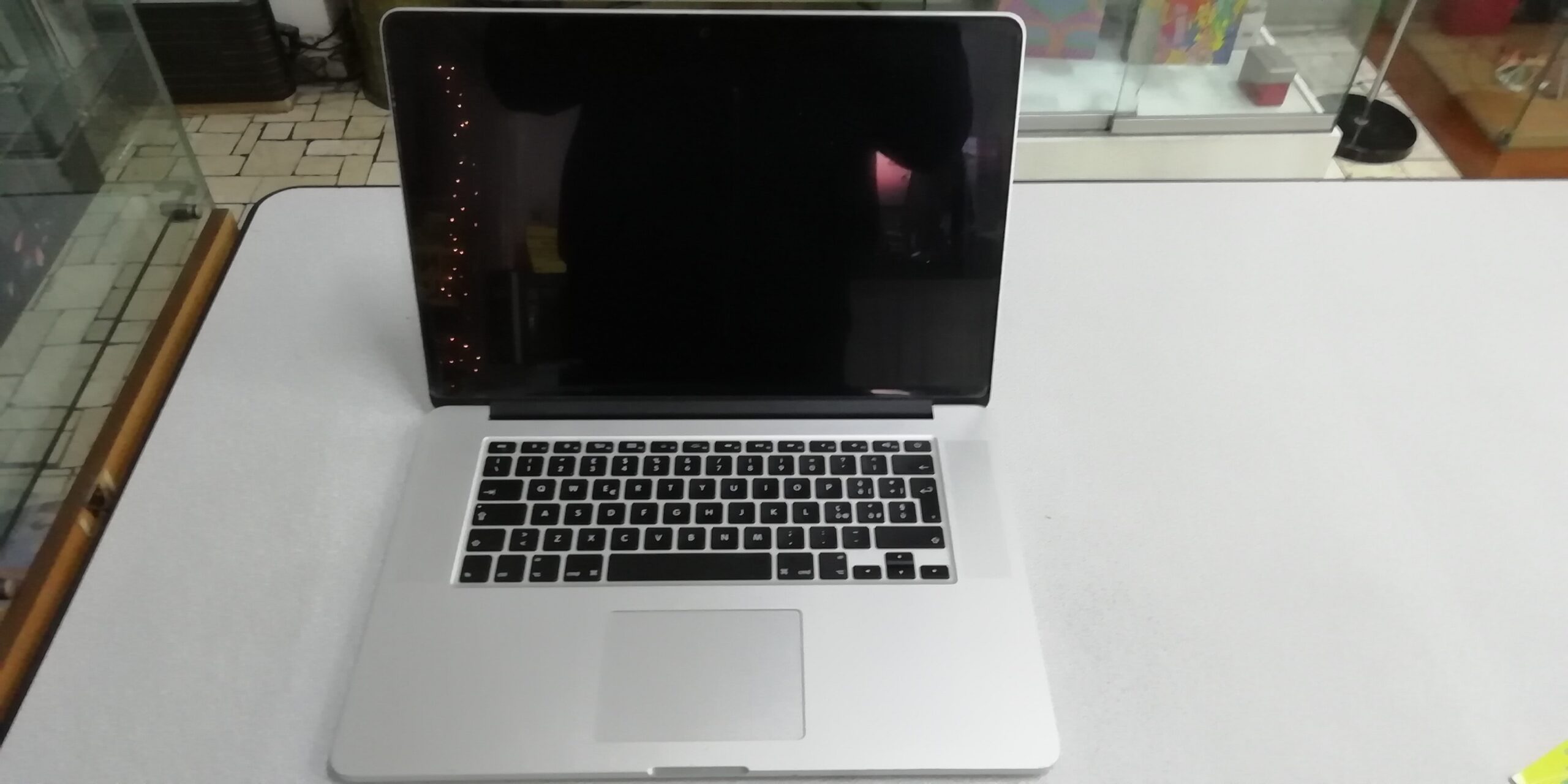 Macbook Pro 2014 A1398 Core i7 16Gb 512ssd difetto Batteria e Altoparlanti - immagine 2
