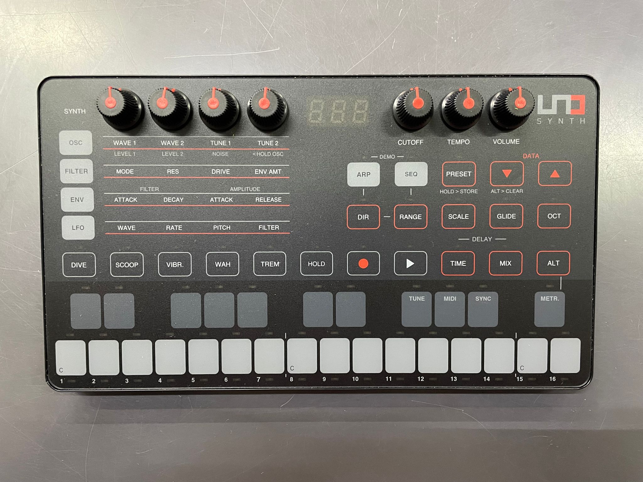 Ik Multimedia Uno Synth