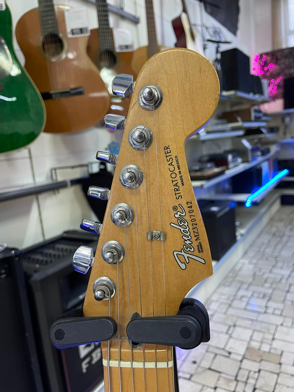 Fender Stratocaster Standard Mexico 2003 - immagine 2