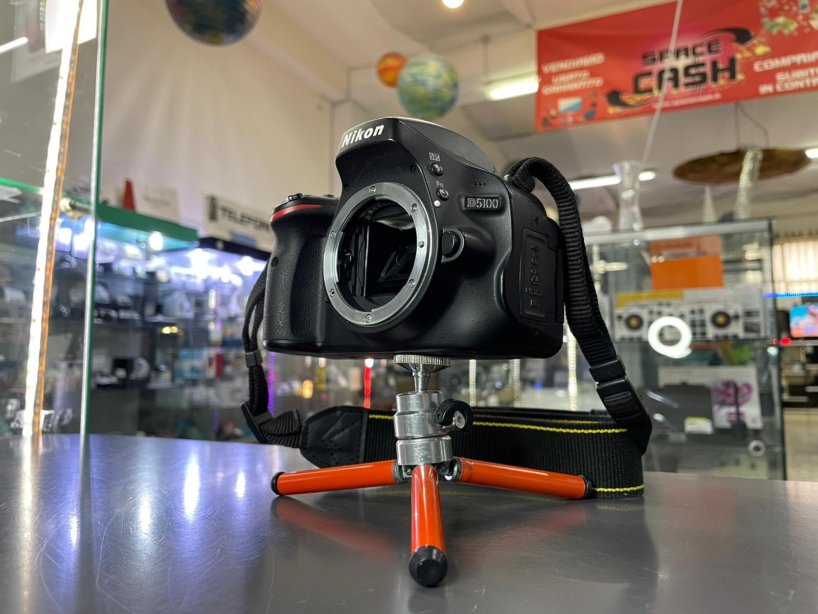 Nikon D5100 Body - immagine 2