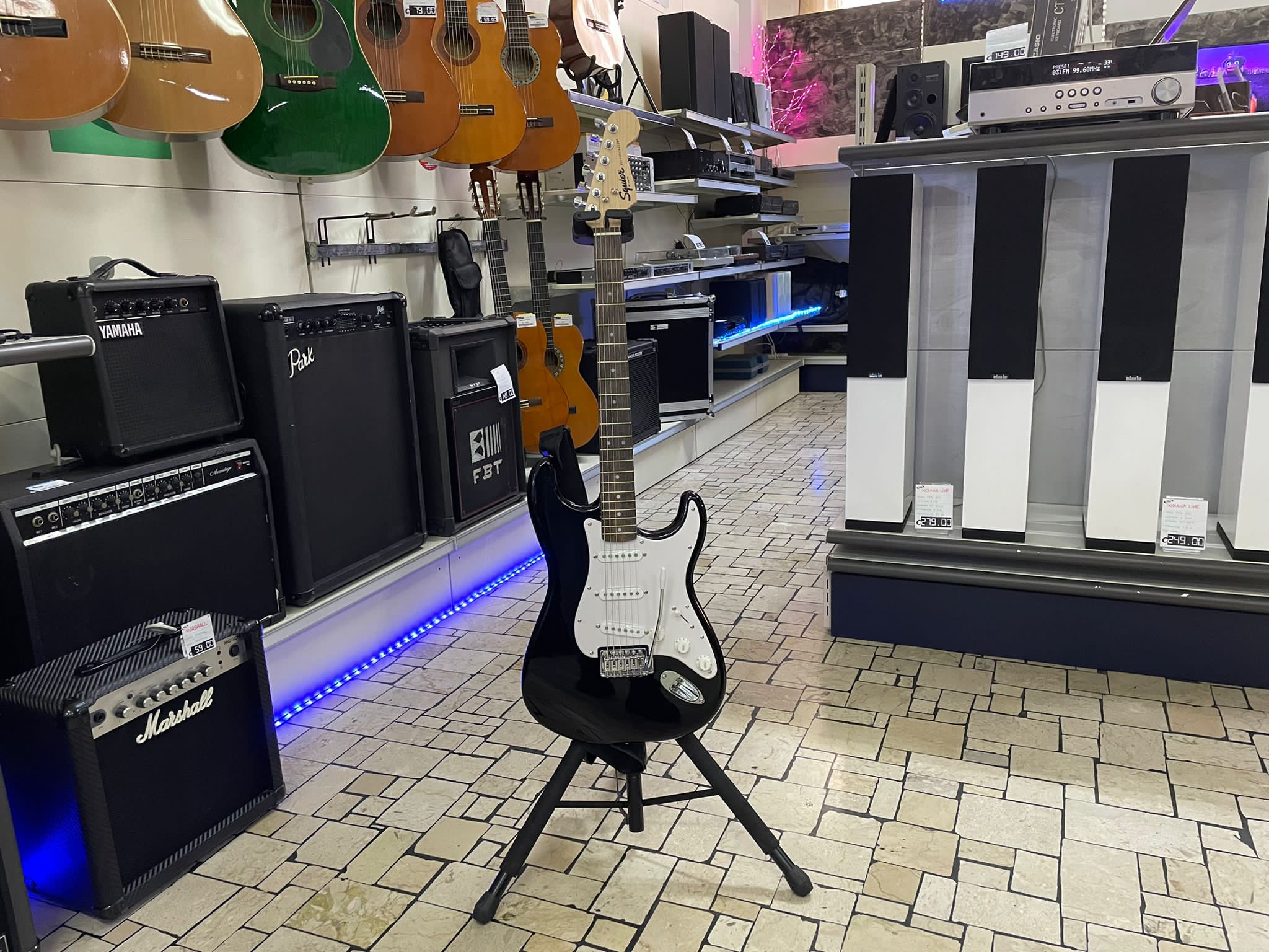 FENDER Squier Stratocaster Nuova - immagine 2