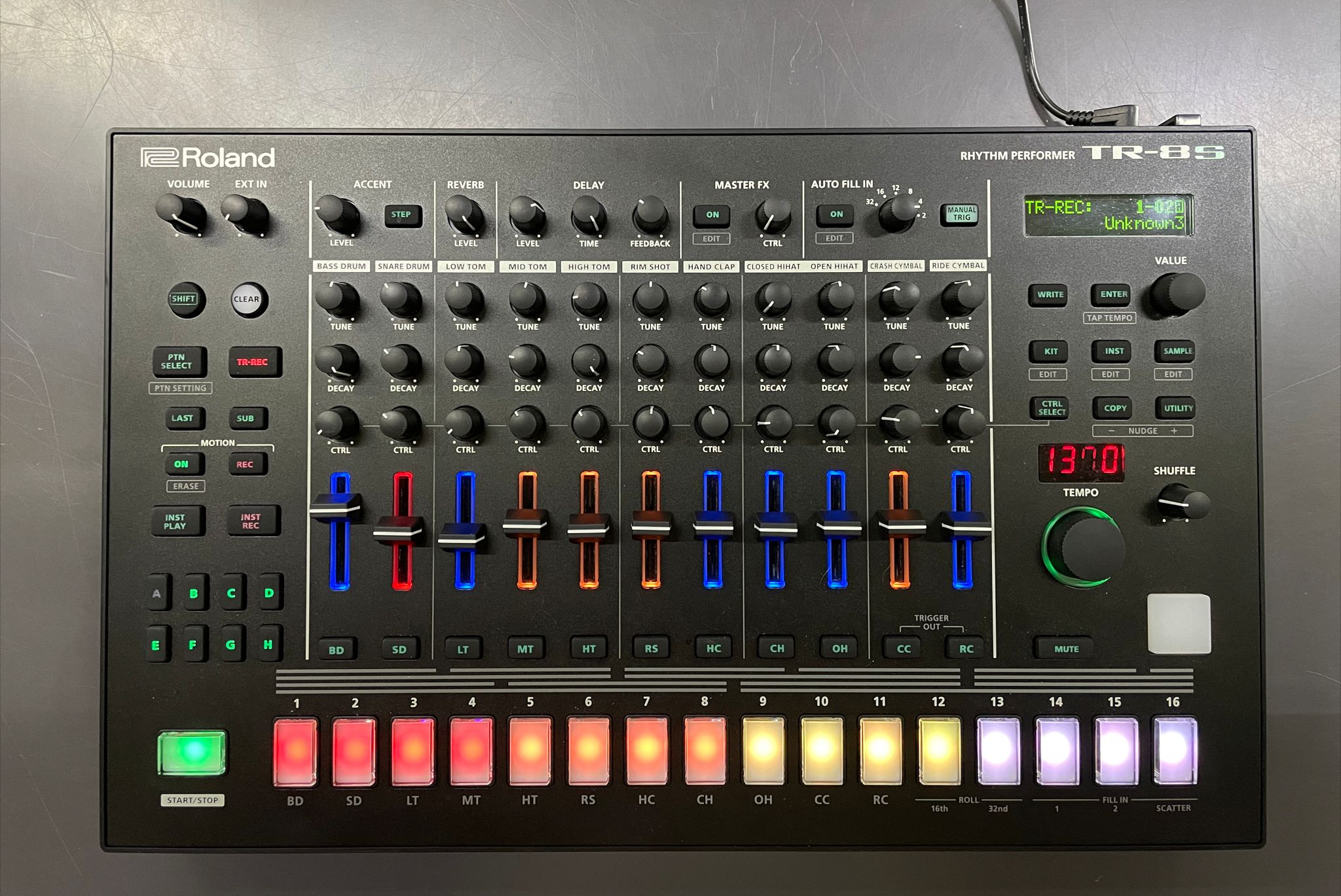 ROLAND TR-8S Rhythm Performer