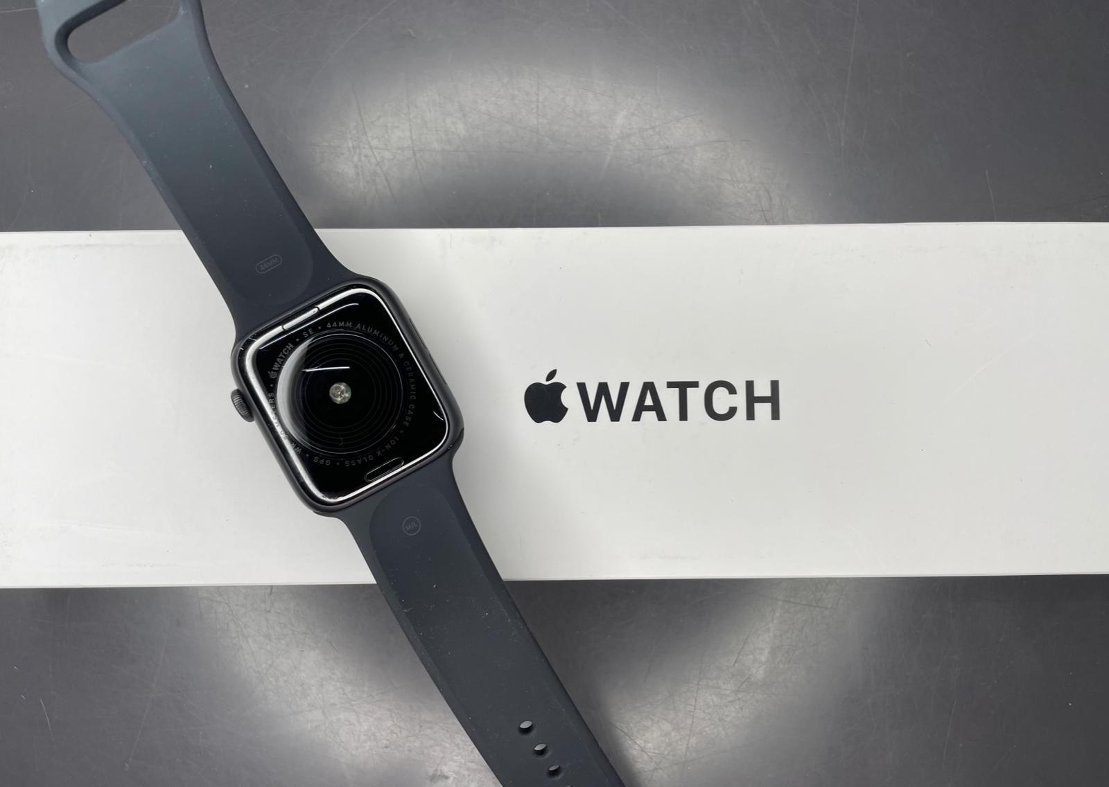 Apple Watch SE 44mm Smartwatch Orologio - immagine 3