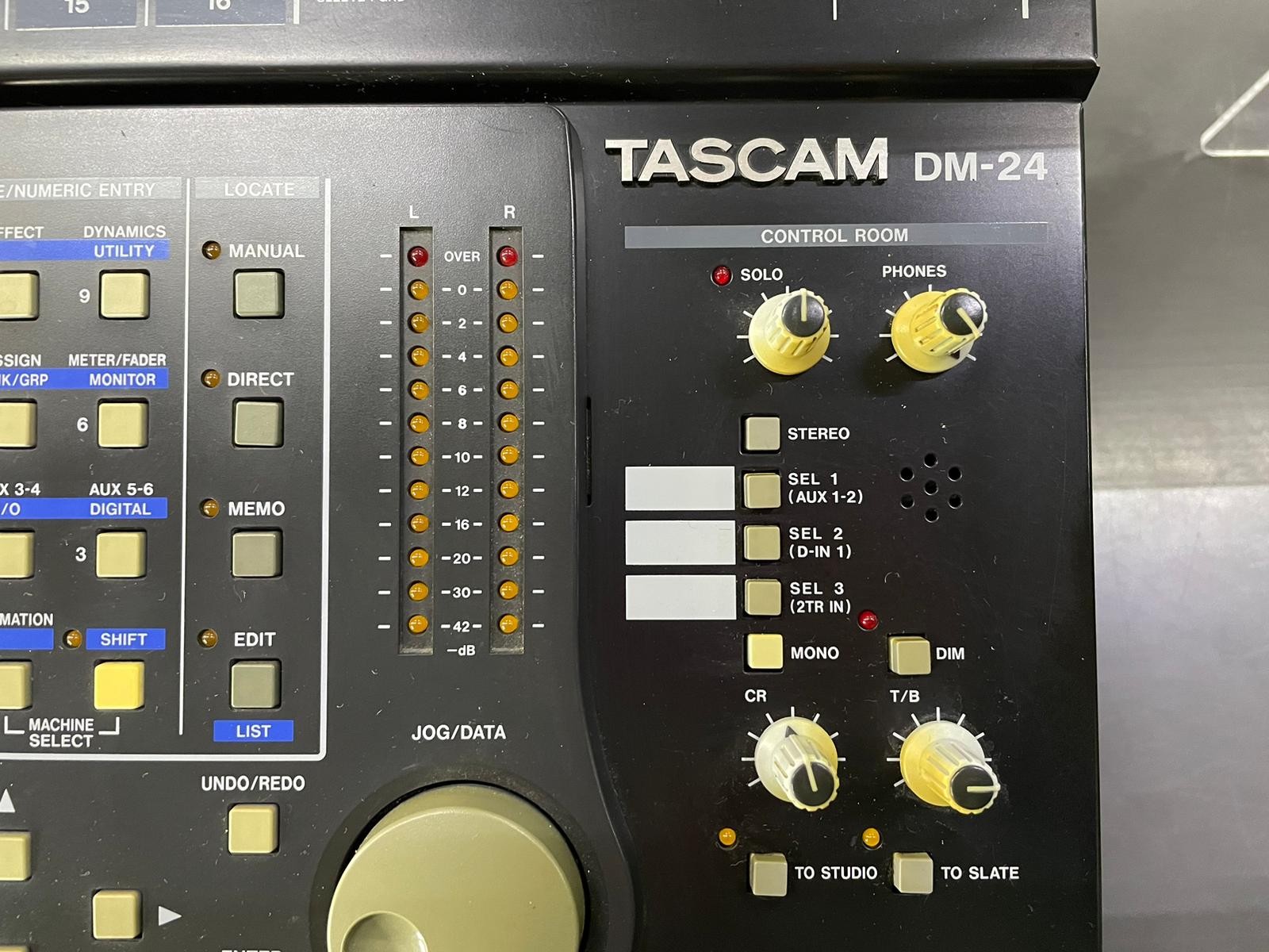 TASCAM DM24 Mixer Digitale Motorizzato - immagine 3