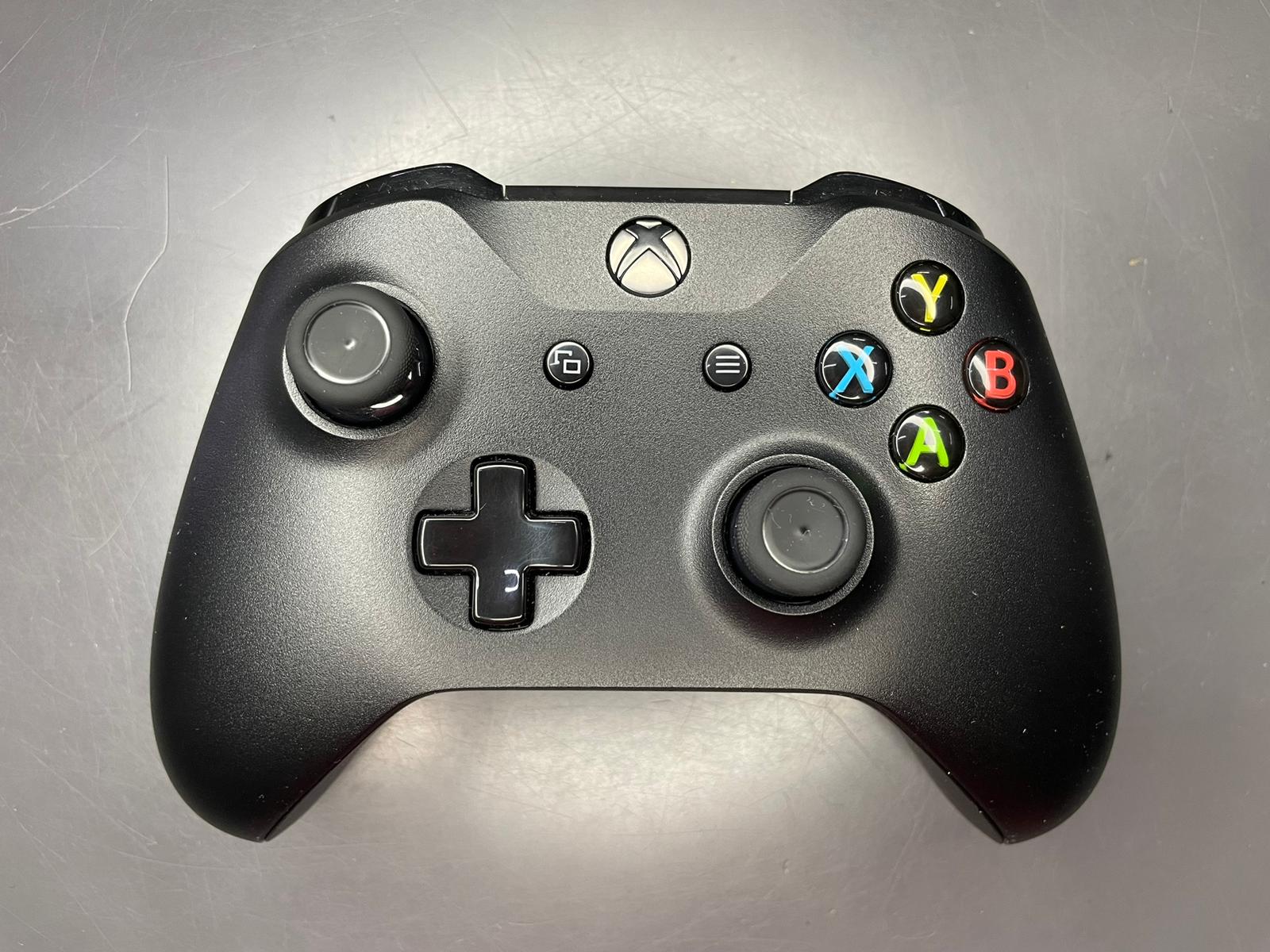 Microsoft XBOX One X 1Tb - immagine 2