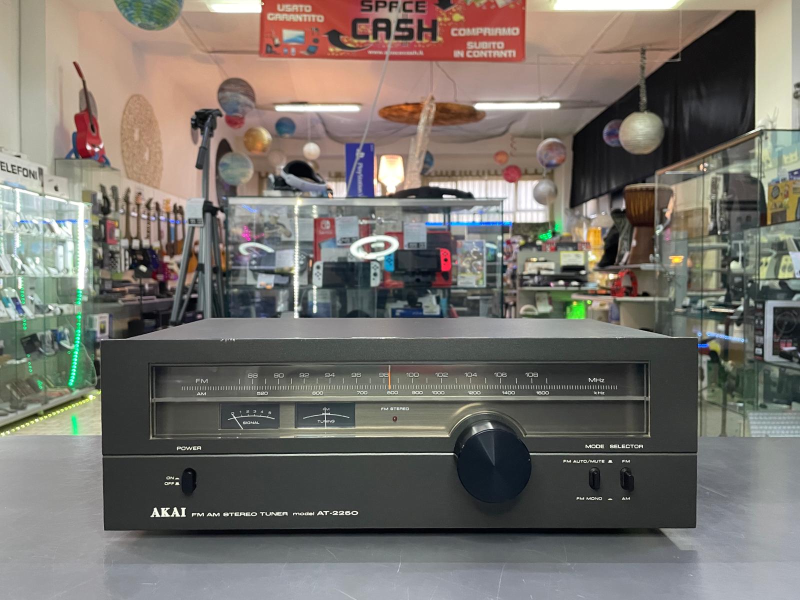 AKAI AT-2250 Stereo Tuner