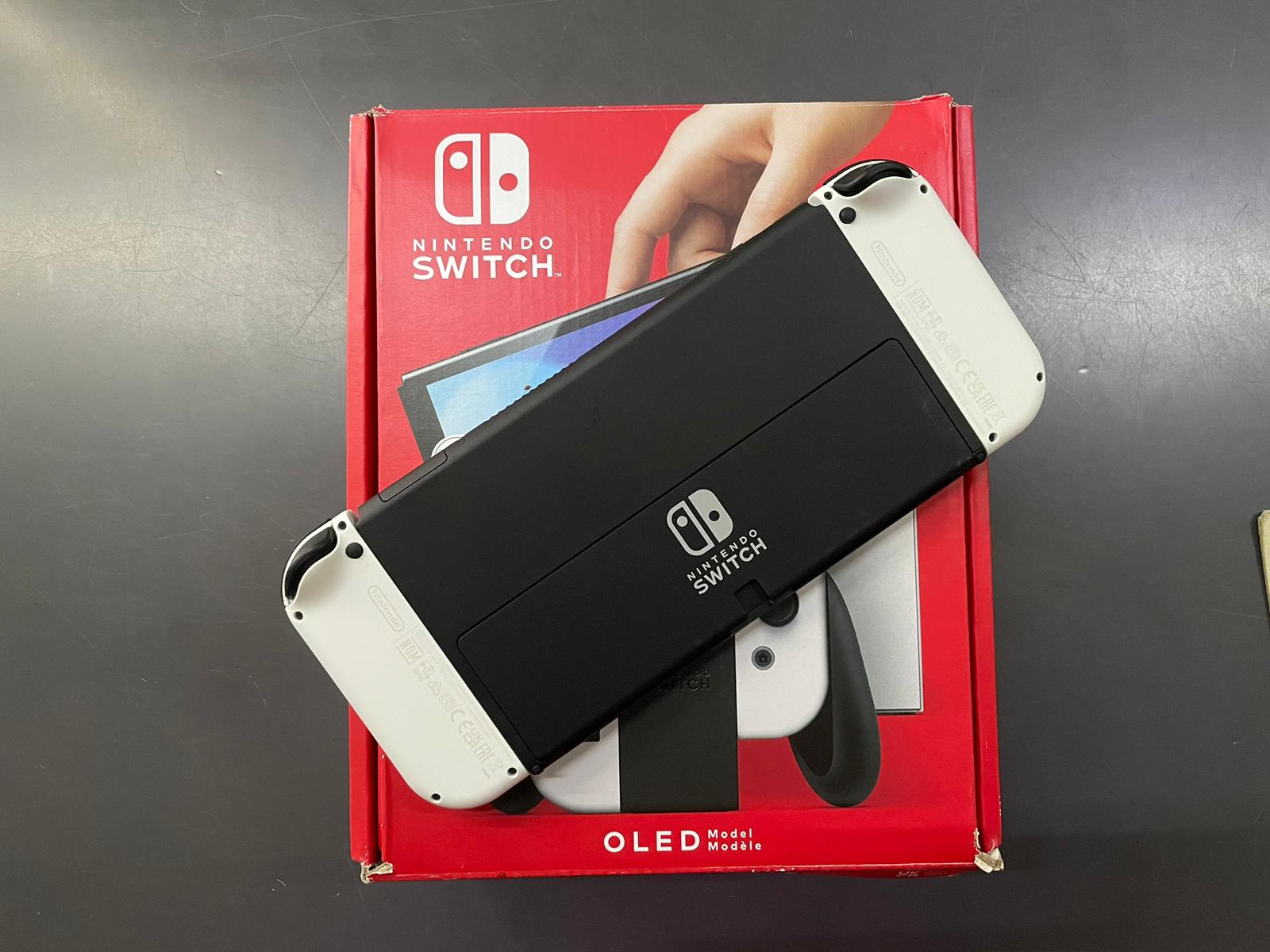 Nintendo Switch Oled - immagine 4