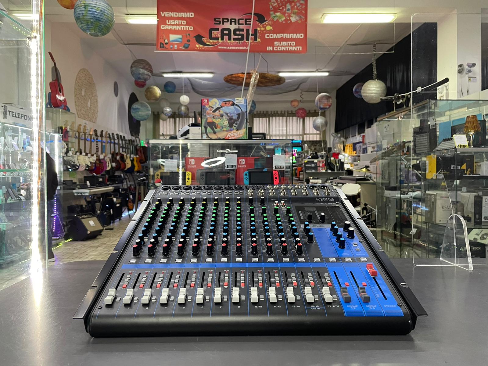 YAMAHA MG16XU Mixer