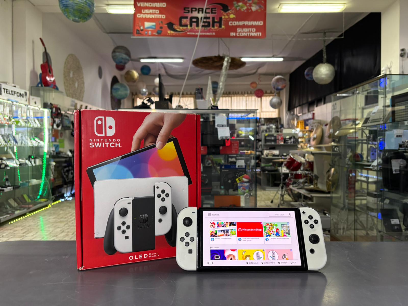 Nintendo Switch Oled - immagine 2