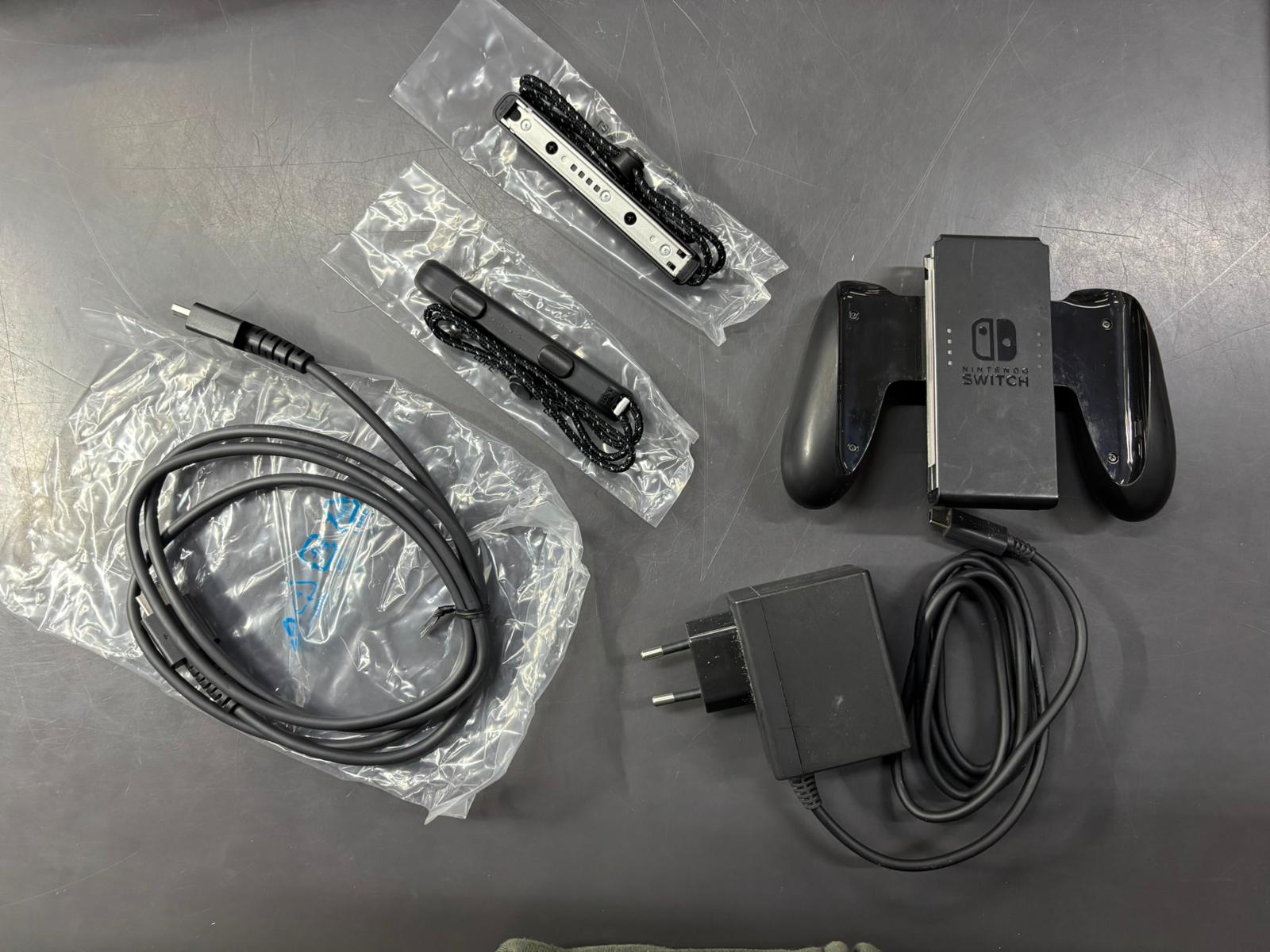 Nintendo Switch Oled - immagine 3