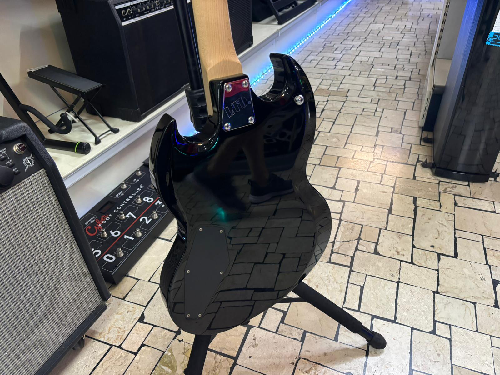 ESP LTD Viper-10 + EMG 81 - immagine 3