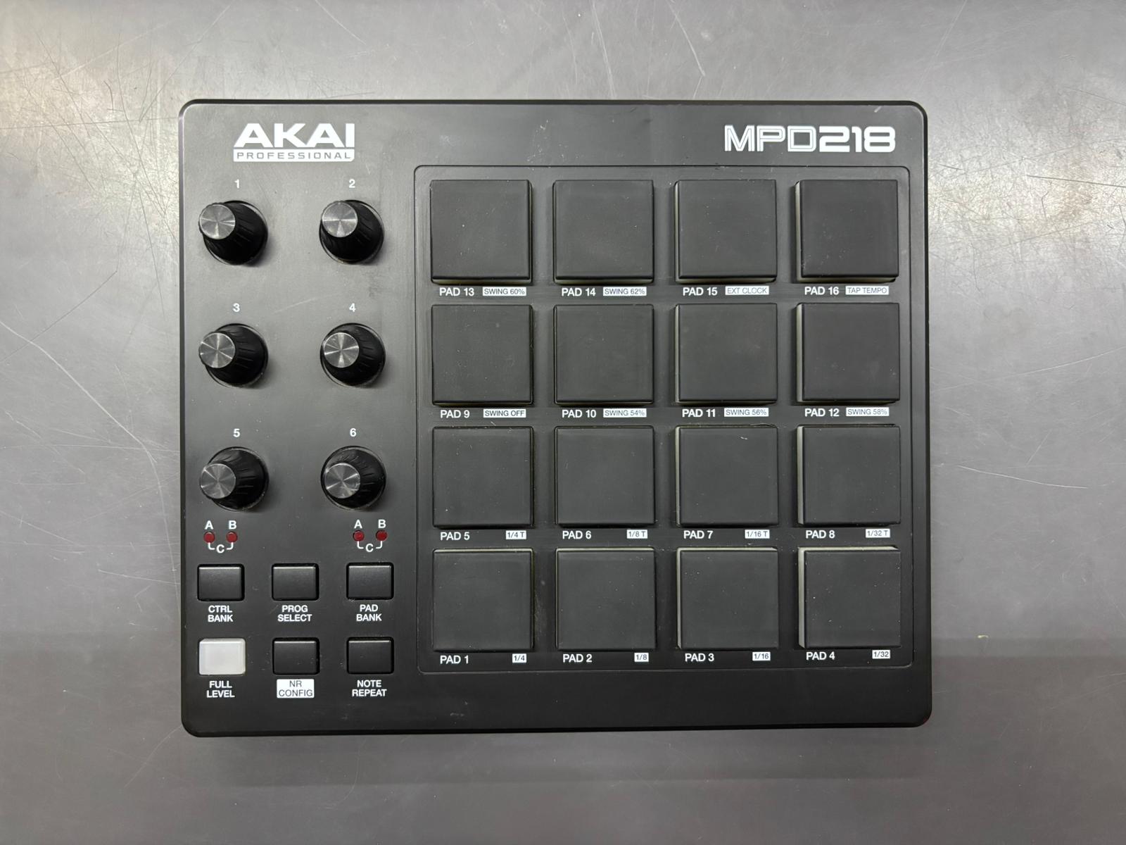 Akai MPD218 Controller USB
