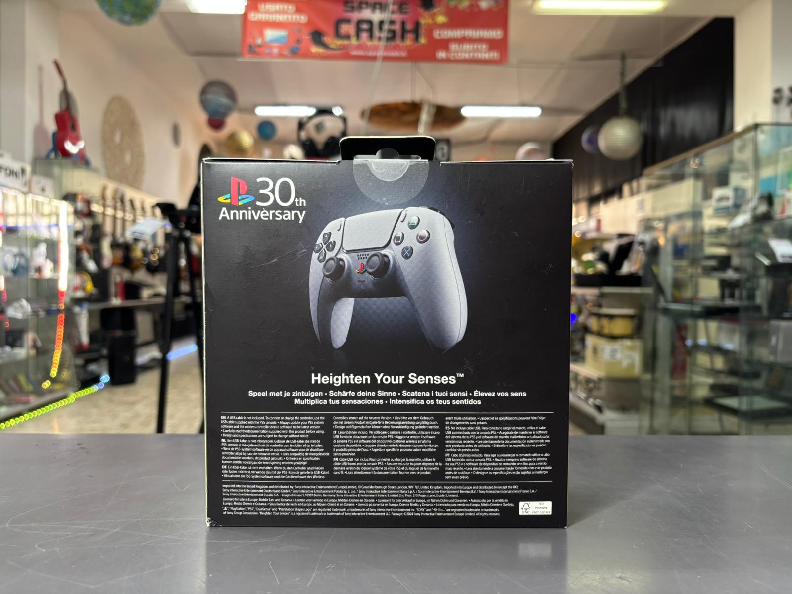 NUOVO Controller PS5 30th Anniversario - immagine 2