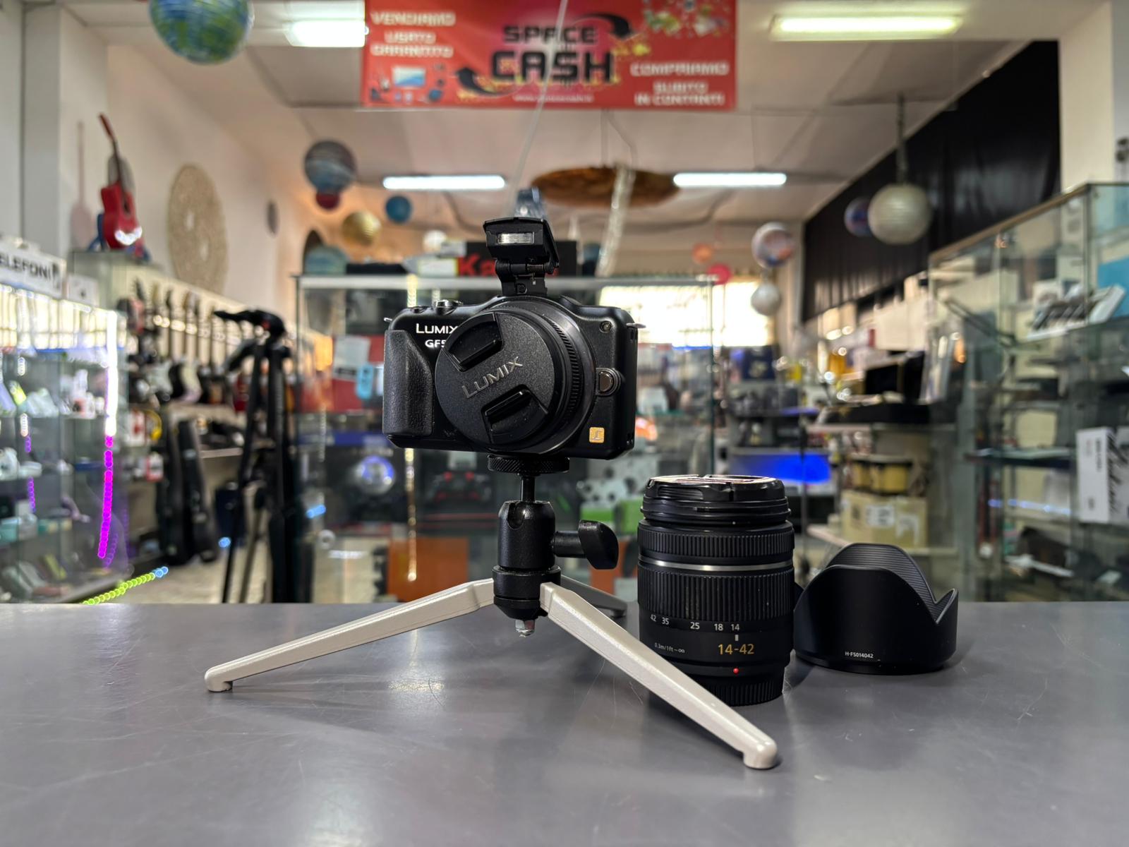 Panasonic Lumix DMC-GF5 + 14mm +14-42mm