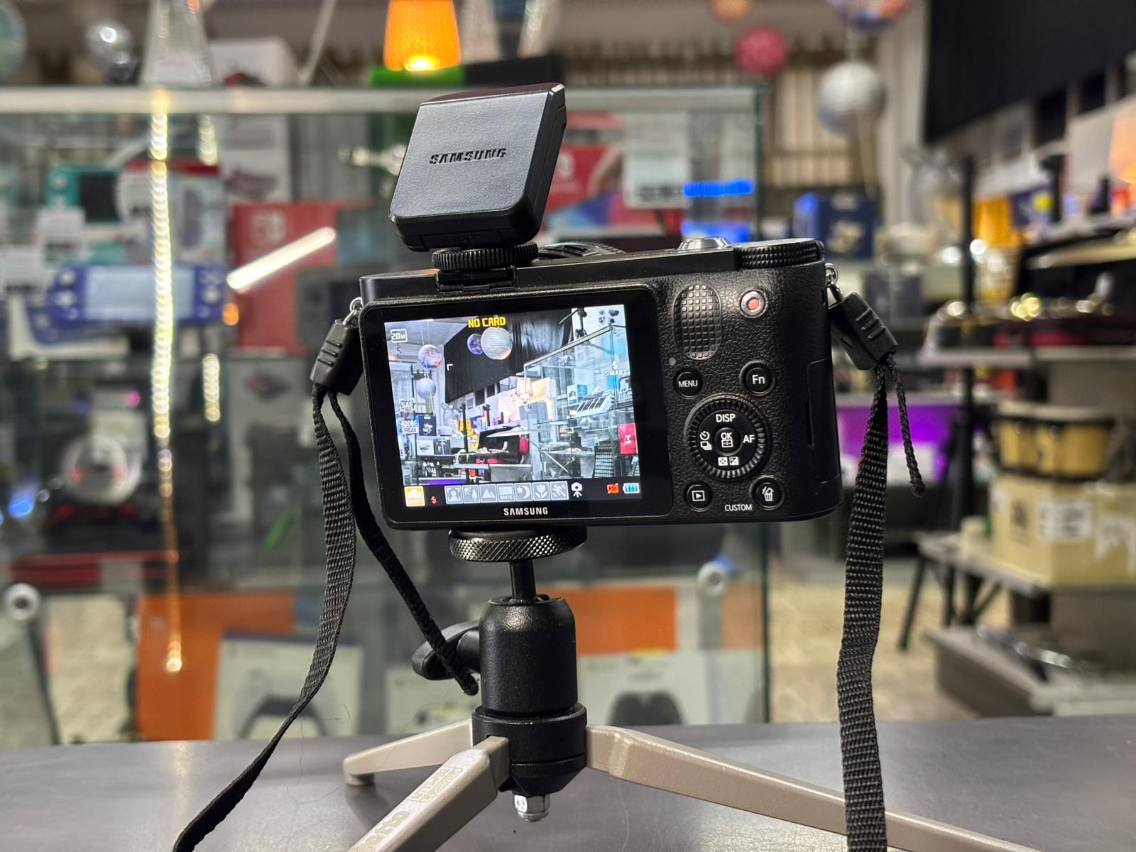 Samsung NX 1000 Mirrorless - immagine 2