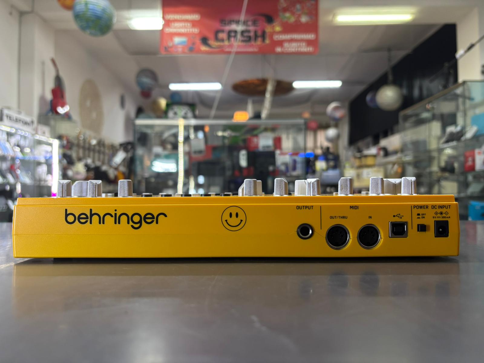 BEHRINGER TD-3 AM Yellow - immagine 4
