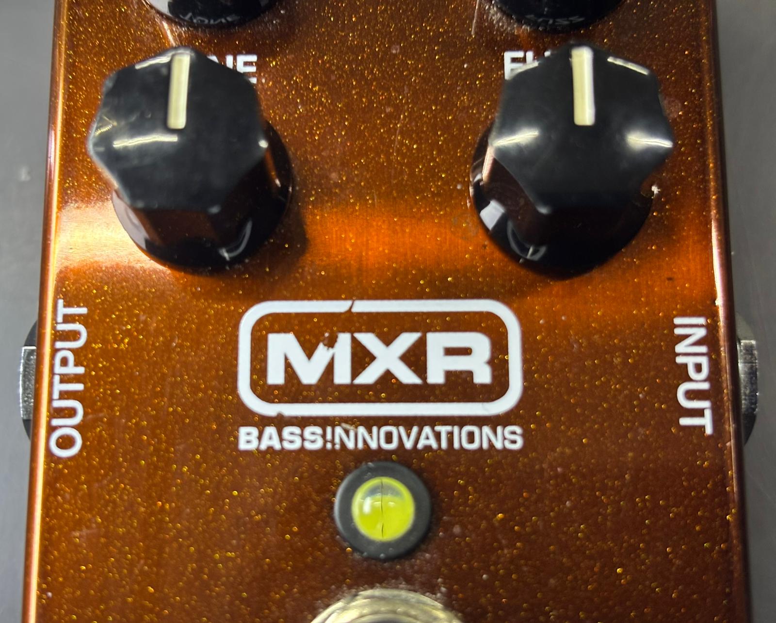 MXR Bass Fuzz Deluxe - M84 - immagine 2