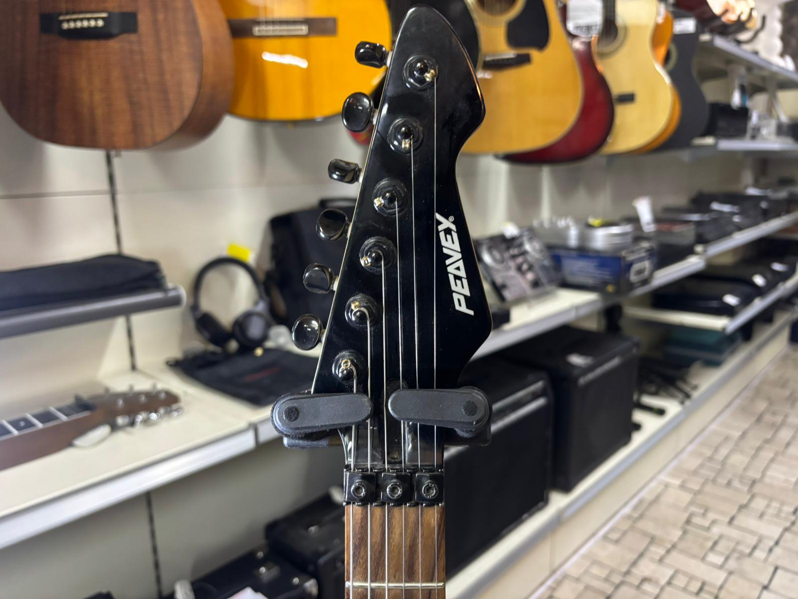 Peavey Predator Plus EXP Candy Apple Red - immagine 6