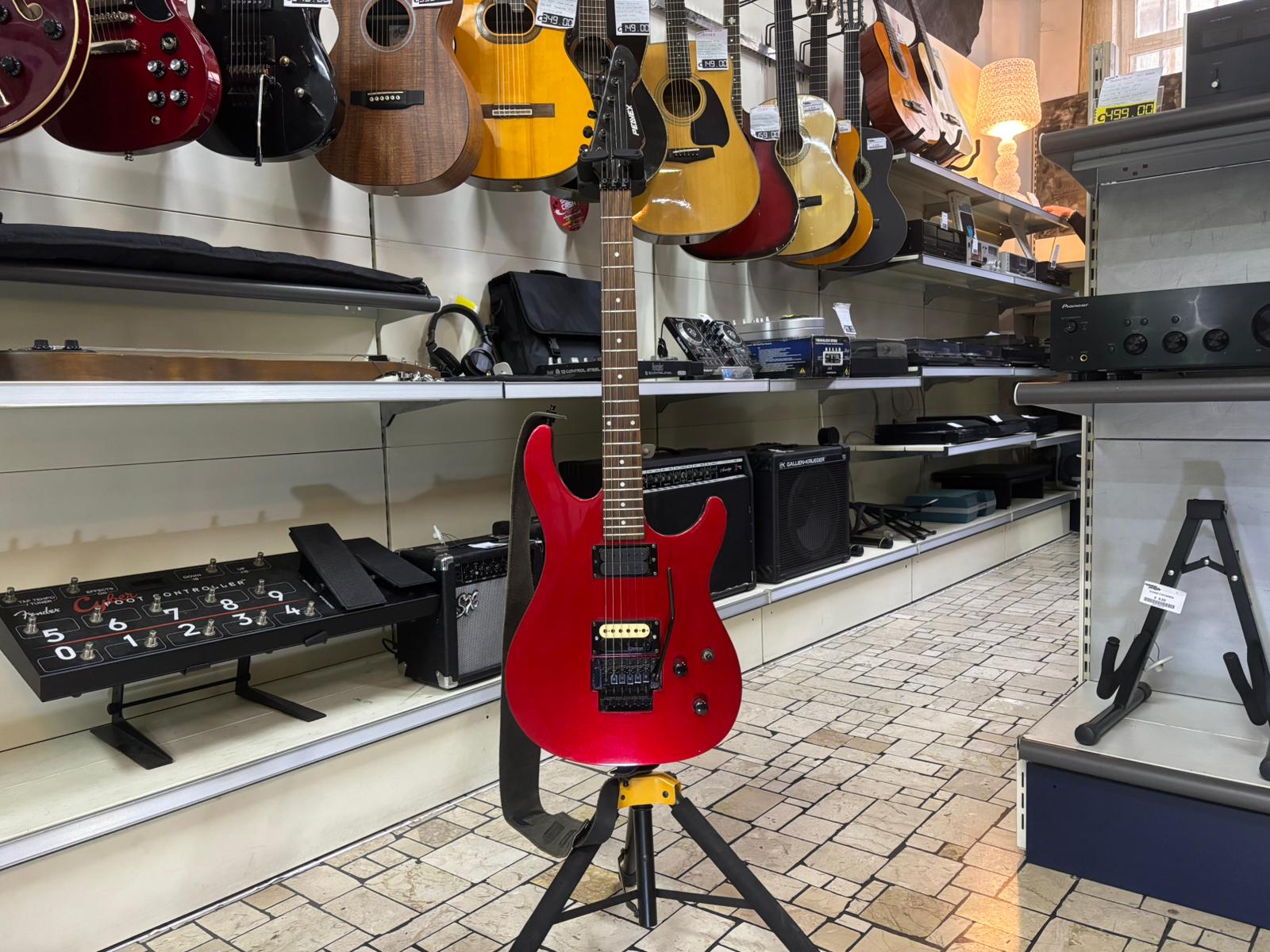 Peavey Predator Plus EXP Candy Apple Red - immagine 4