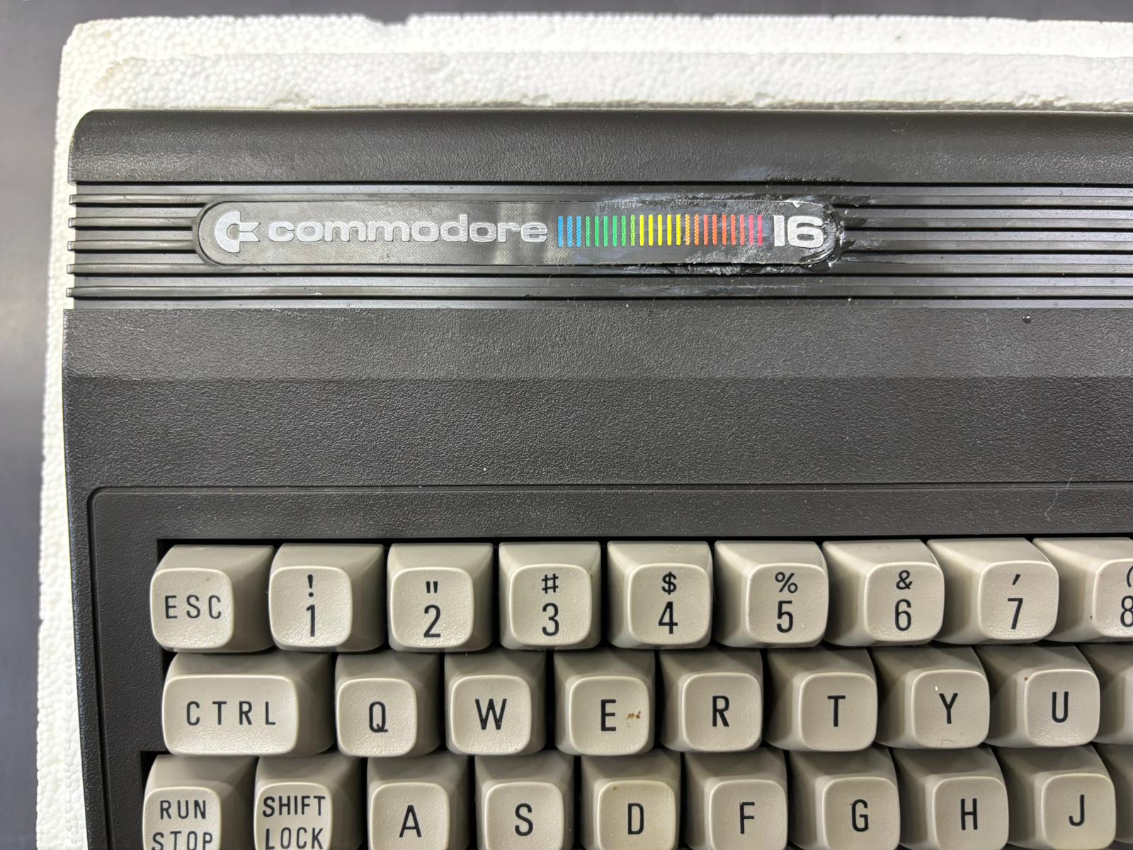 Commodore 16 Boxato Per ricambi - immagine 5