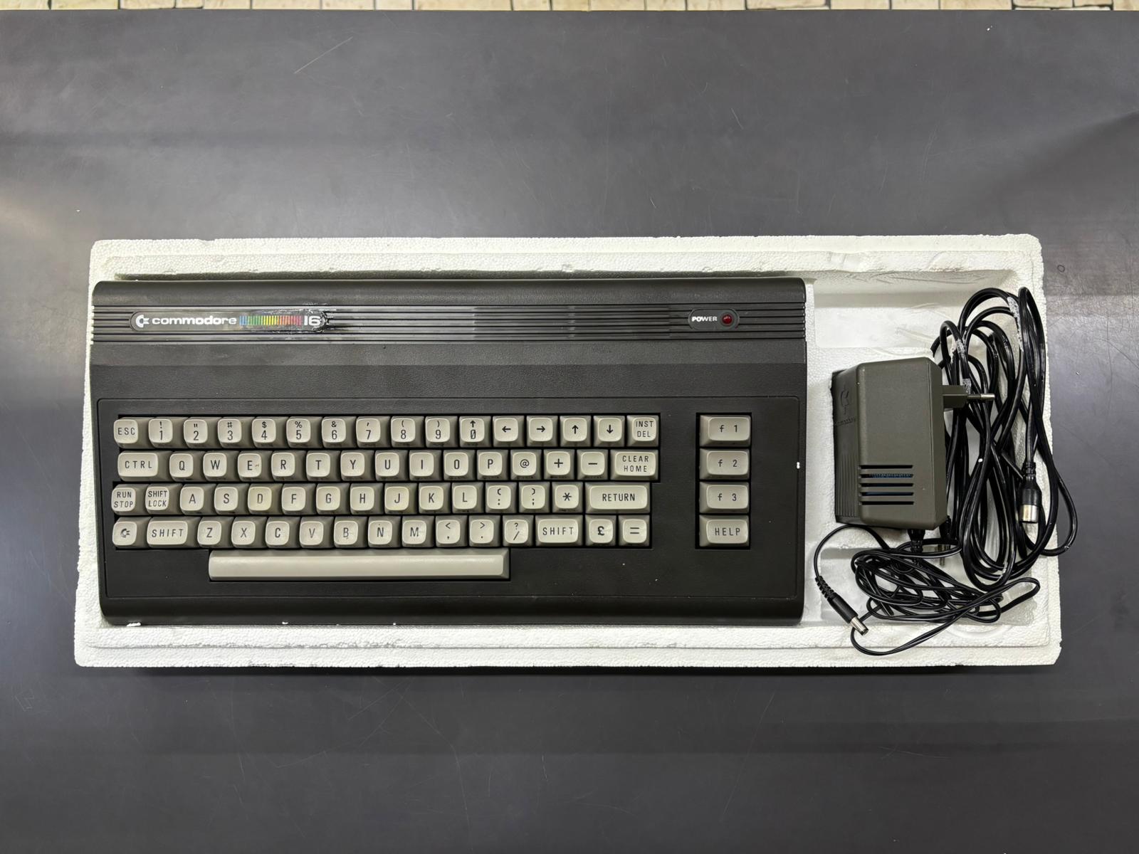 Commodore 16 Boxato Per ricambi - immagine 4