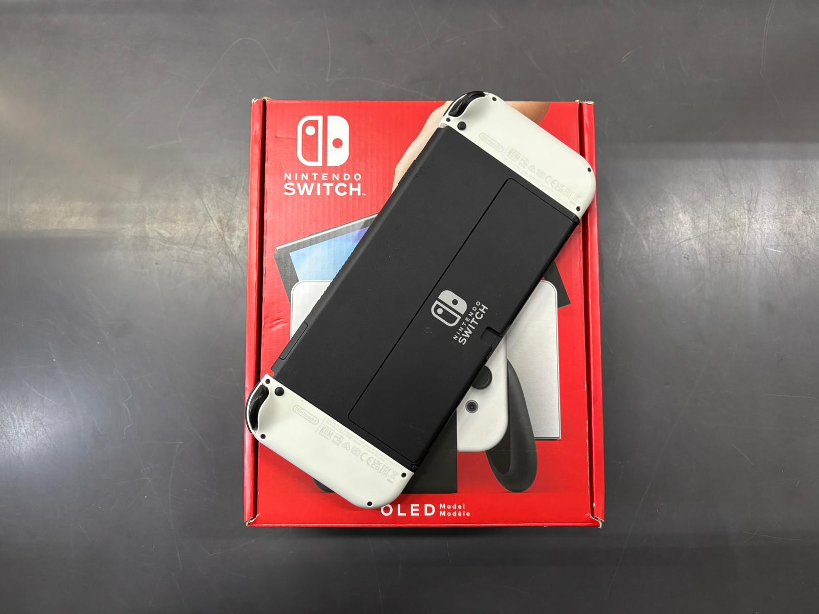 Nintendo Switch OLED - immagine 8