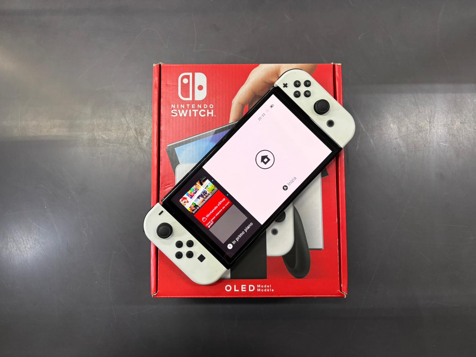 Nintendo Switch OLED - immagine 4