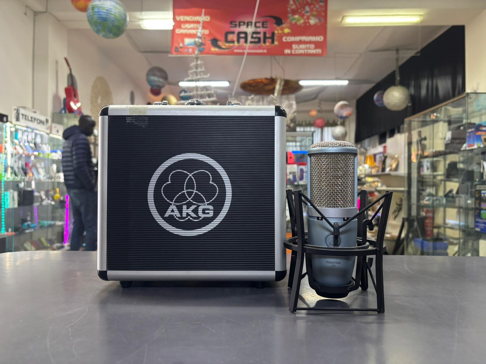 AKG P220 Microfono Condensatore - immagine 5