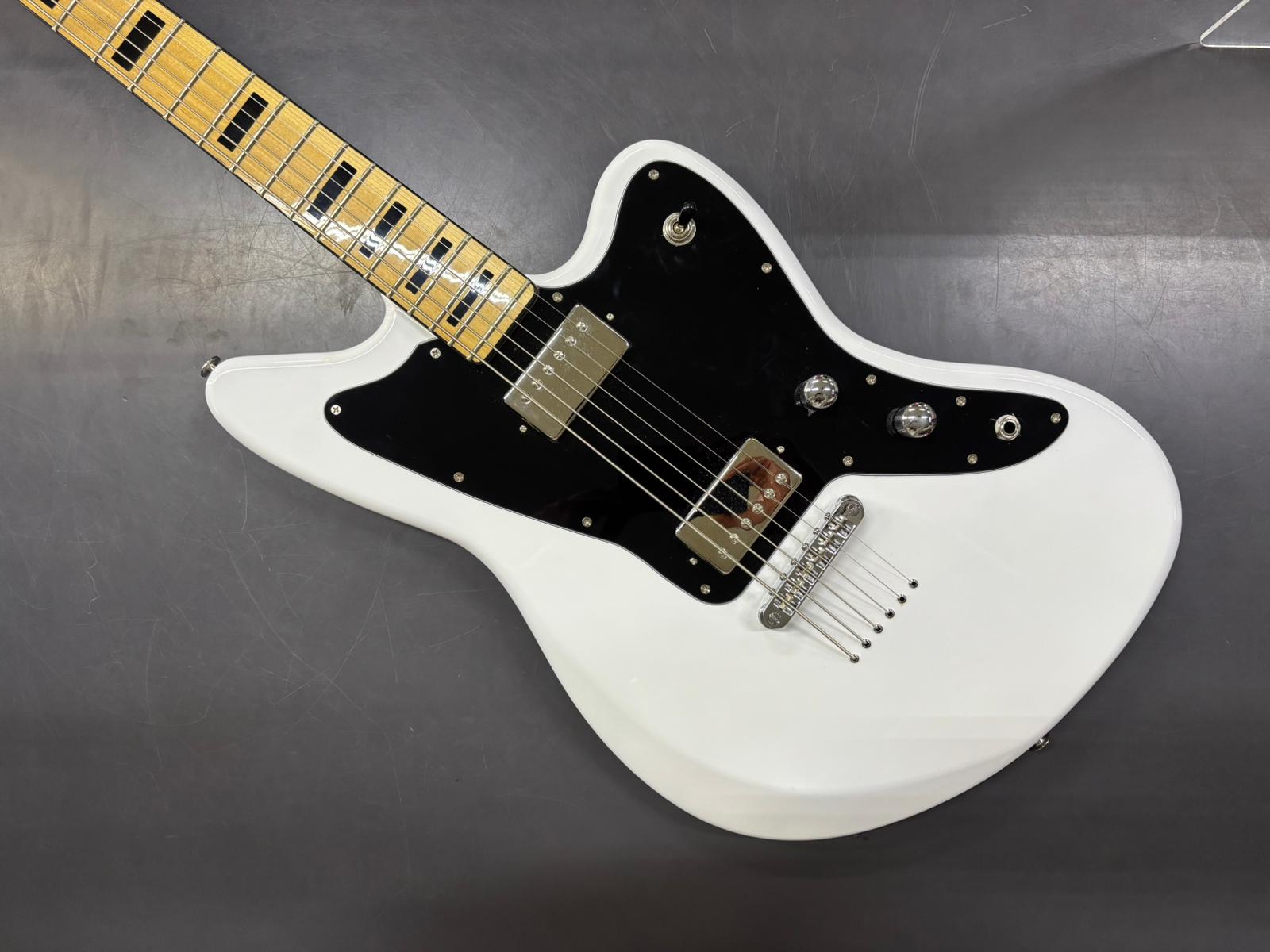 Chitarra Elettrica Baritona G4M 638 bianca
