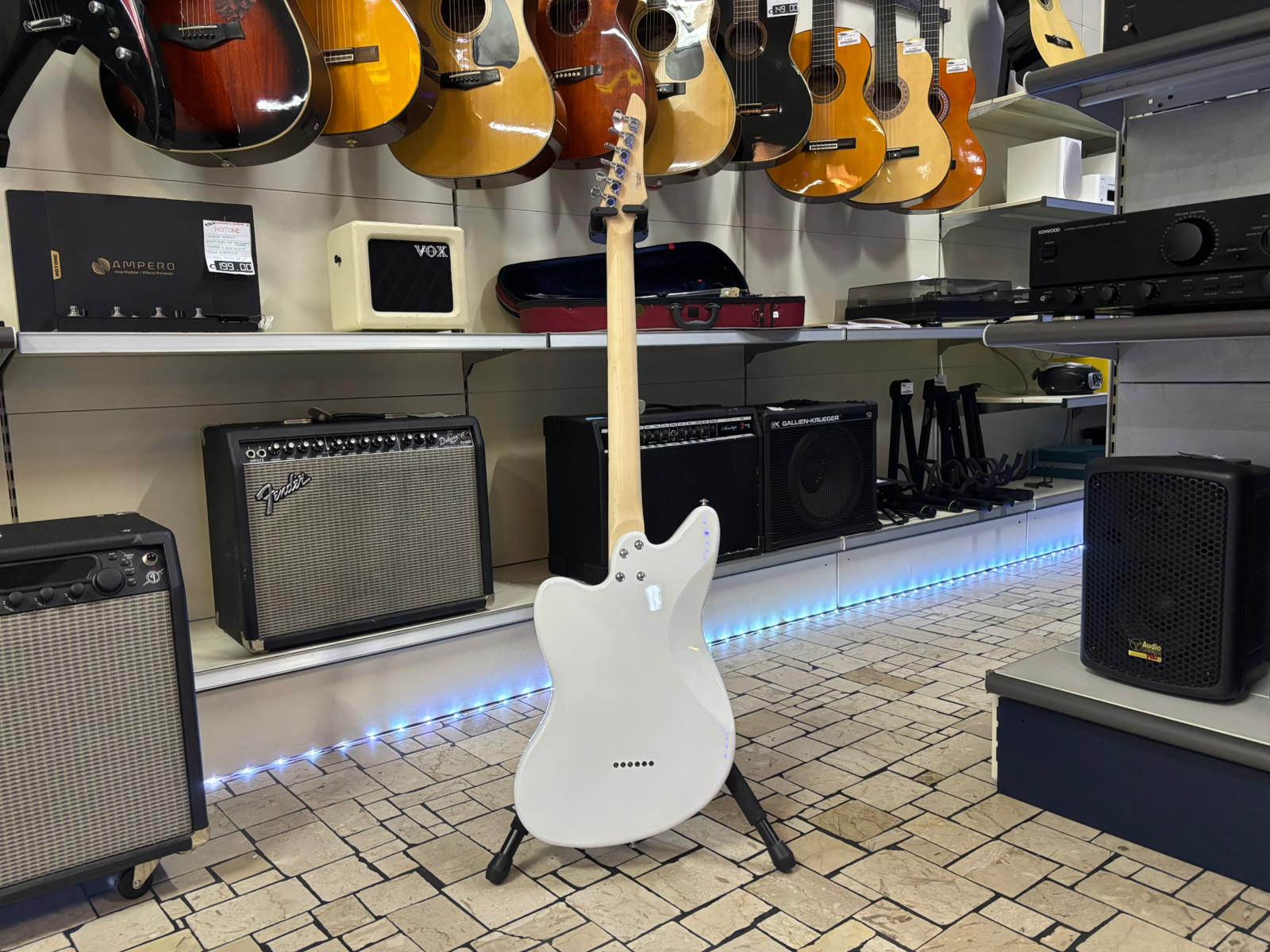 Chitarra Elettrica Baritona G4M 638 bianca - immagine 3