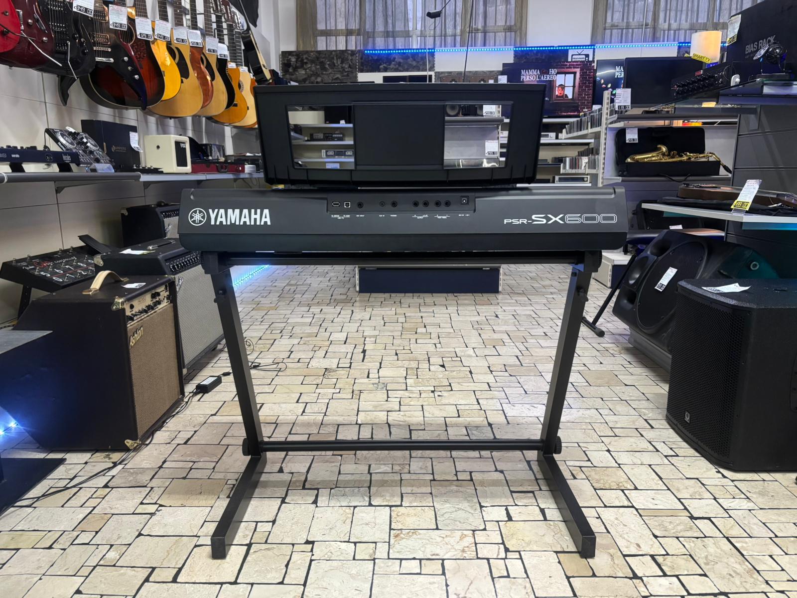 YAMAHA PSR-SX600 Tastiera Workstation - immagine 2