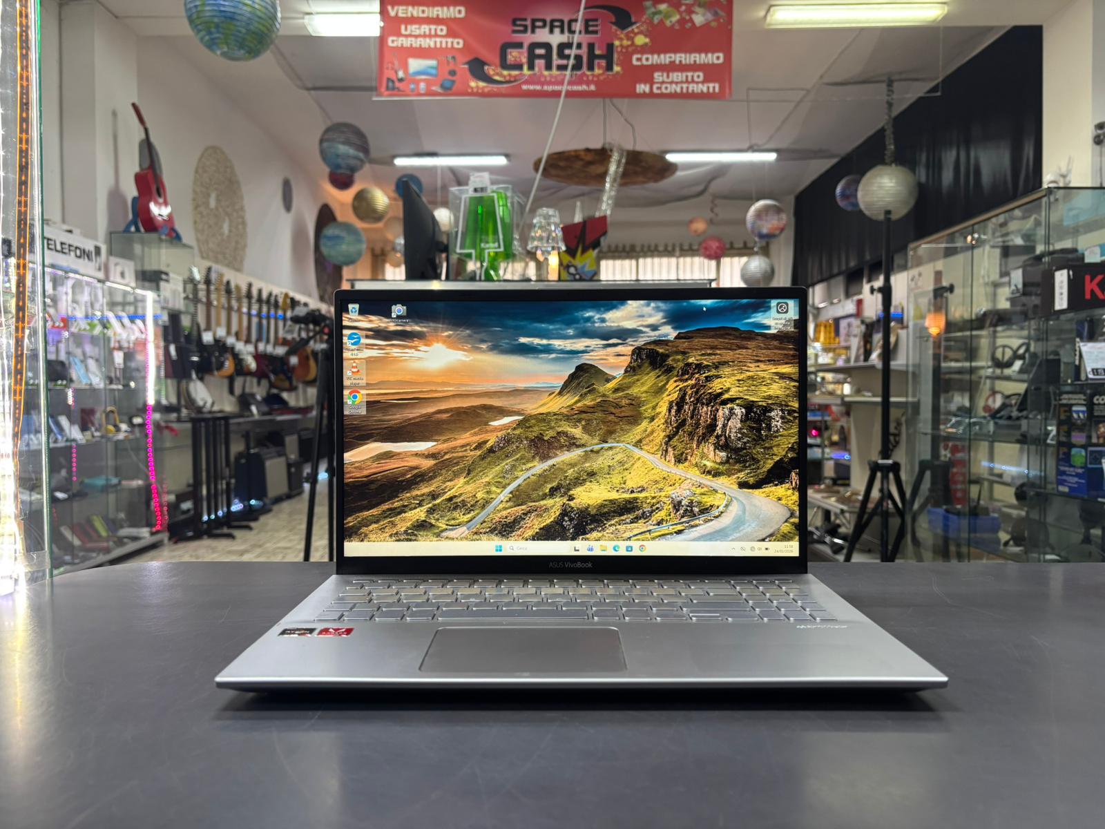 Asus VivoBook Ryzen 3 8Gb 256Gb