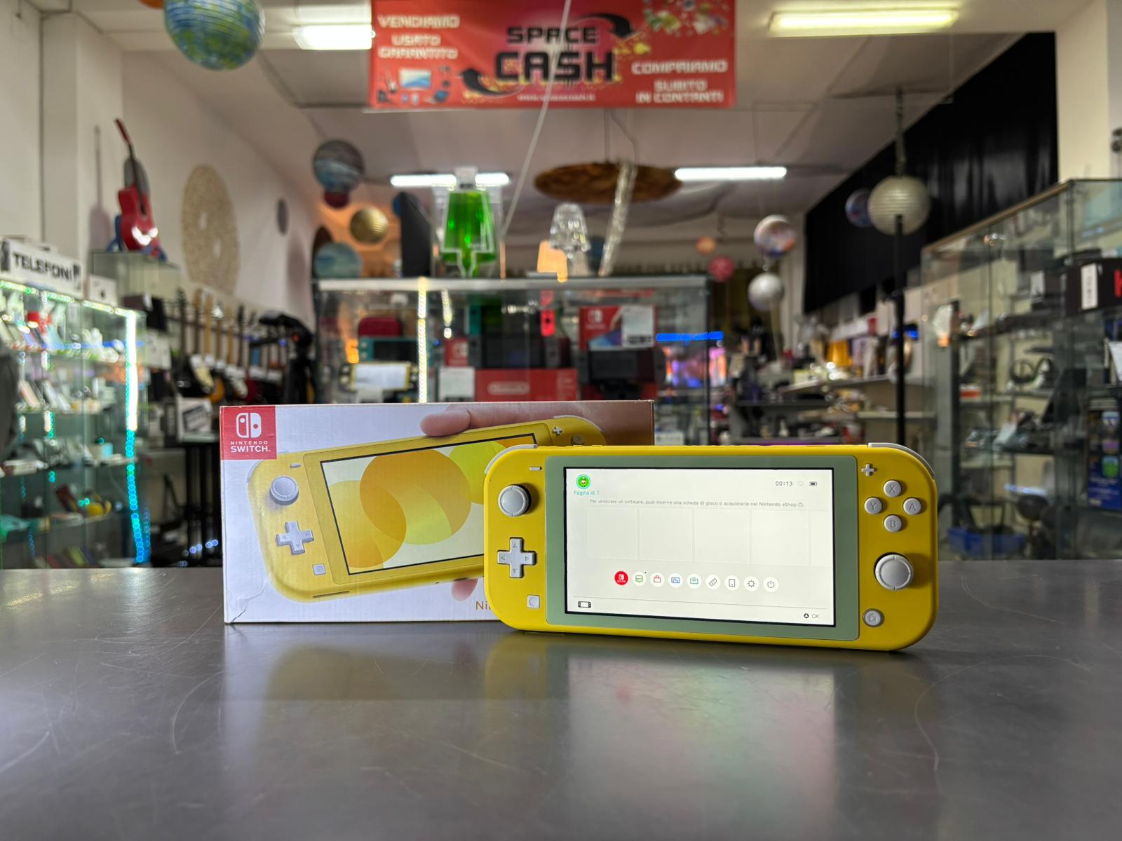 Nintendo Switch Lite Gialla - immagine 2