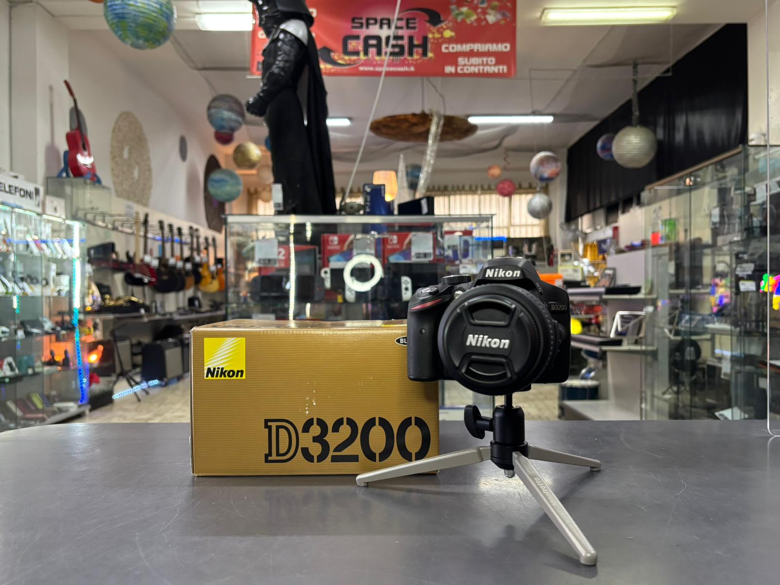 Nikon D3200 + 18/55 DX