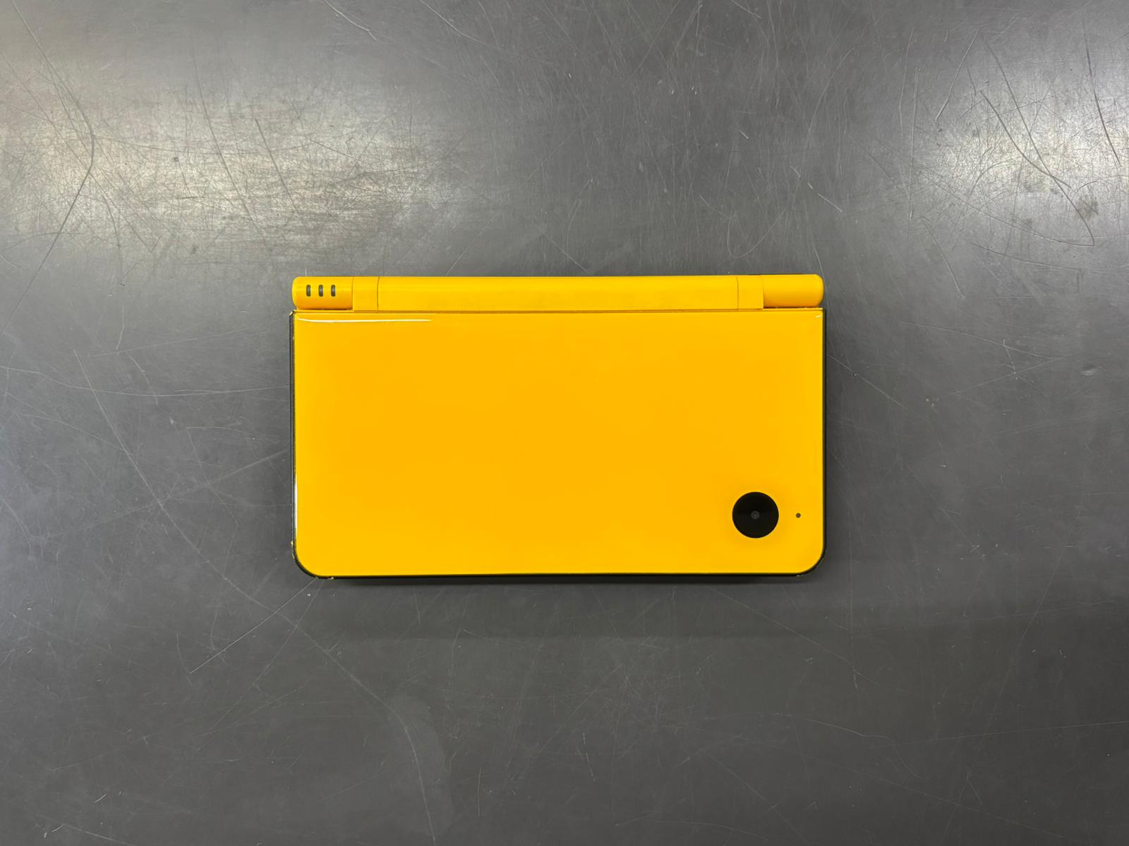 Nintendo DSi XL Giallo Boxato - immagine 11