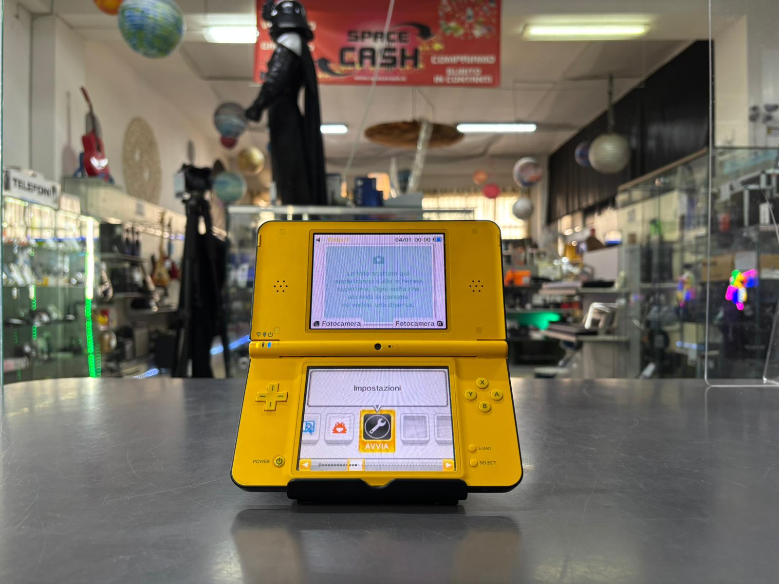 Nintendo DSi XL Giallo Boxato - immagine 10