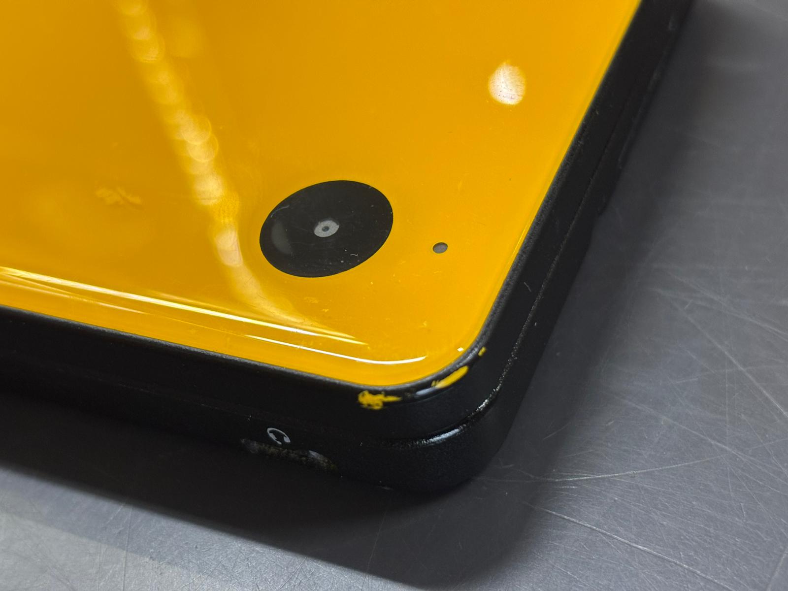 Nintendo DSi XL Giallo Boxato - immagine 4