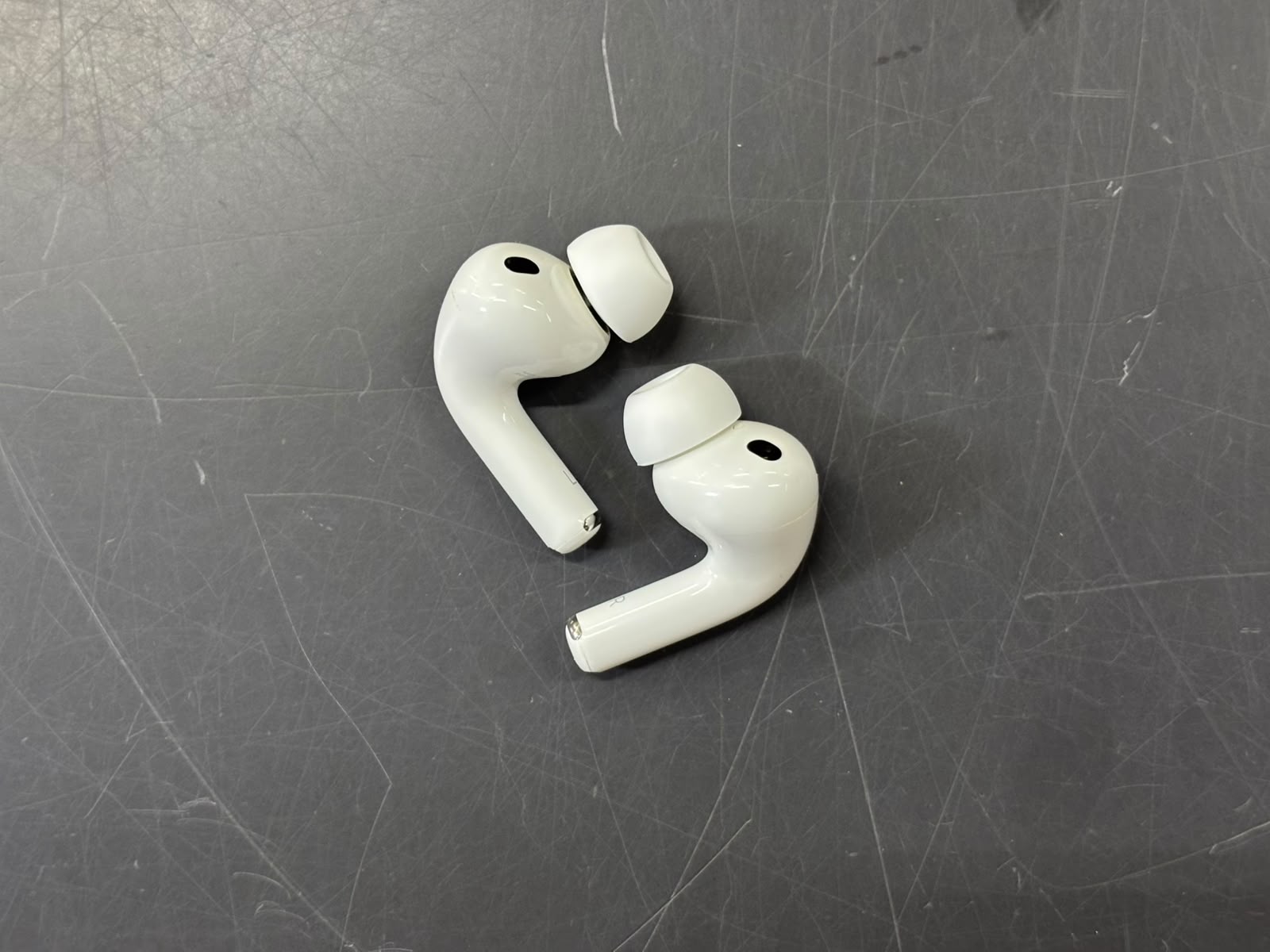 Apple AirPods Pro 3 15/06/27 - immagine 2
